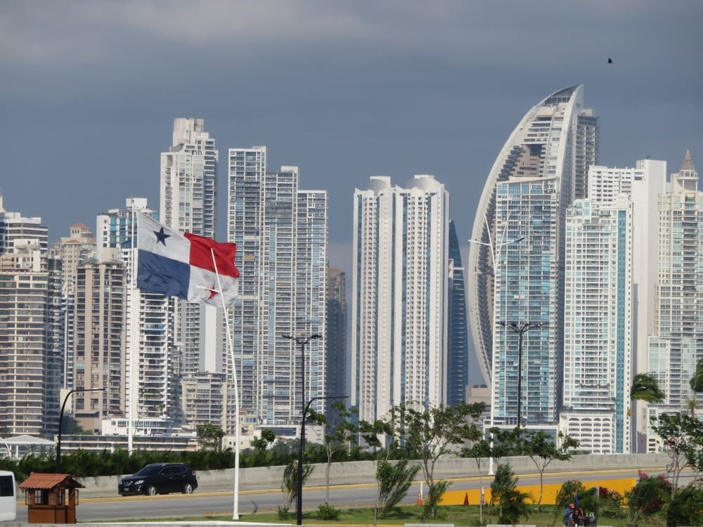 Is residency required to buy property in Panama?