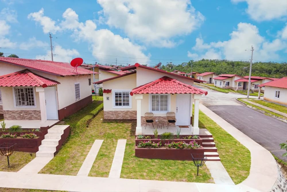 Residencias bien conectadas en Jardines de la Espinoza 6 Residencias bien conectadas en Jardines de la Espinoza 6