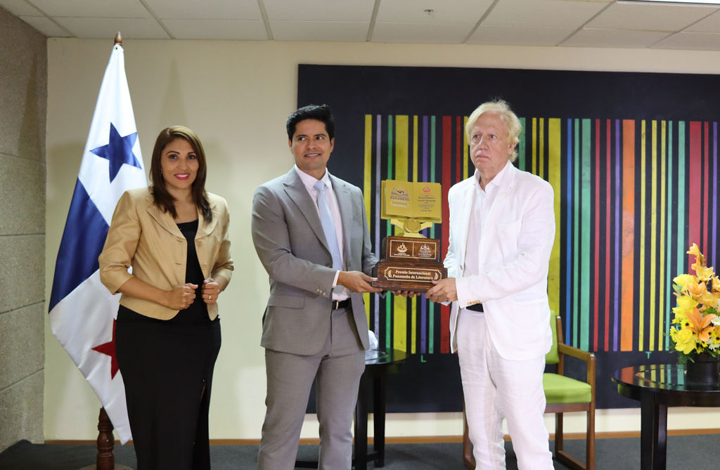 Carlos Malo de Molina recibe el Premio Internacional Panameño de Literatura 2026