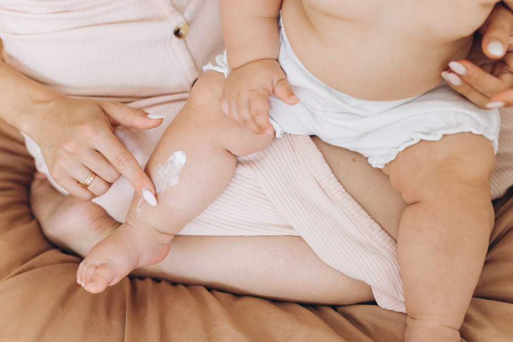 Consejos para mantener la piel infantil hidratada y protegida