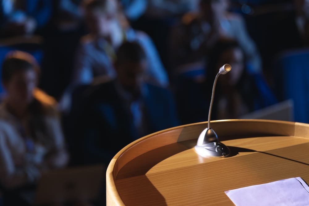 Claves para elegir al conferencista que deje un mensaje significativo en tu evento de fin de año
