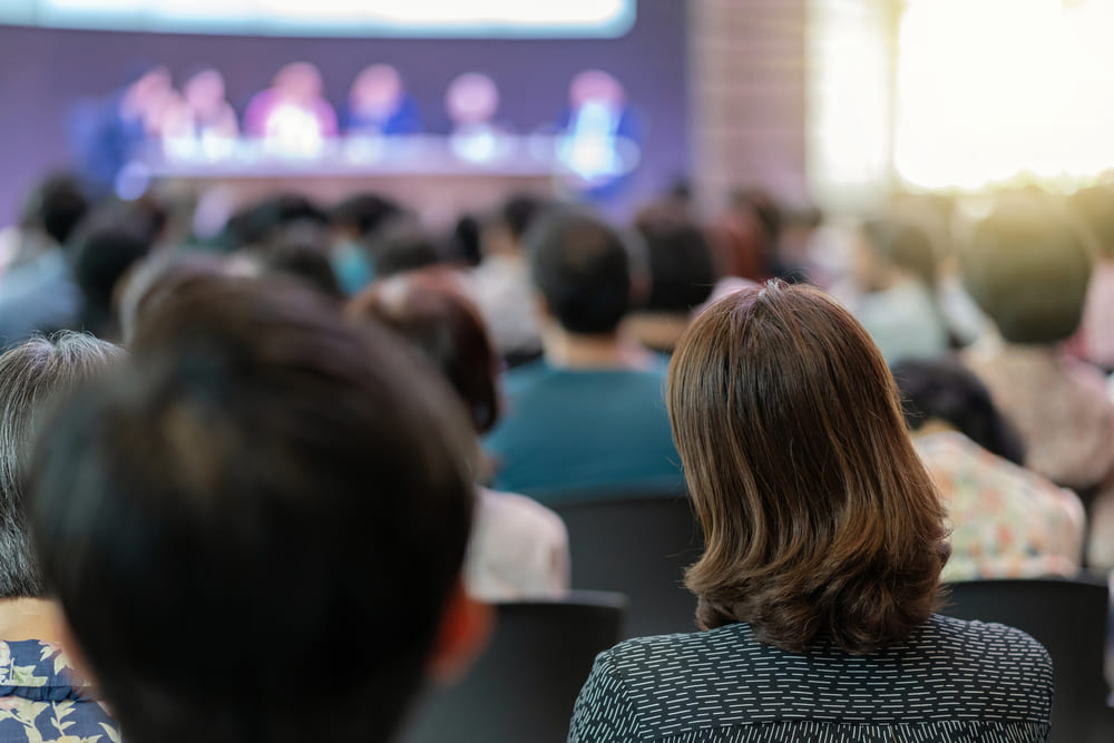 Guía práctica para elegir al mejor conferencista según el perfil de tu audiencia